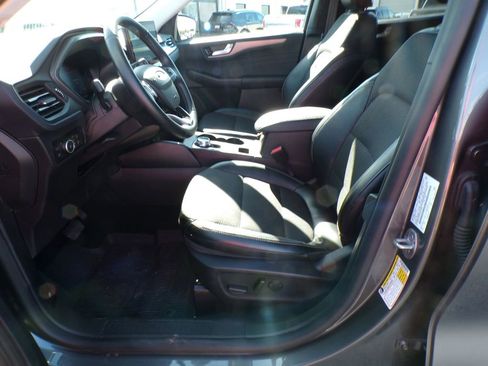 Used 2025 Ford Escape SE w/ Class II Trailer Tow Package image 10