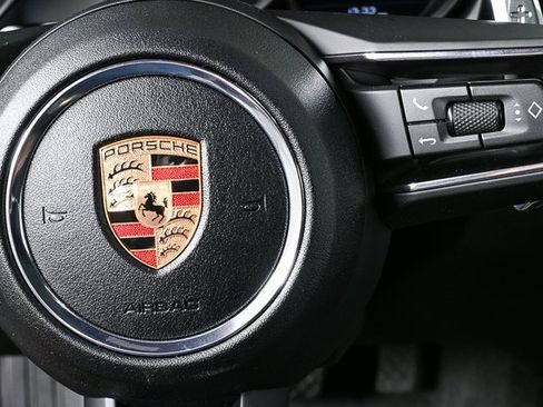 Certified 2025 Porsche Macan AWD image 11