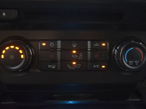 Used 2018 Ford F150 XLT w/ Equipment Group 302A Luxury AWD/4WD image 38