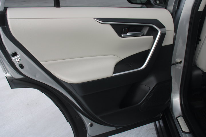 Used 2019 Toyota RAV4 XLE Premium w/ All Weather Liner Package FWD image 15