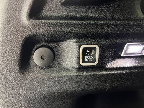 Used 2023 Jeep Grand Cherokee L Laredo AWD/4WD image 32