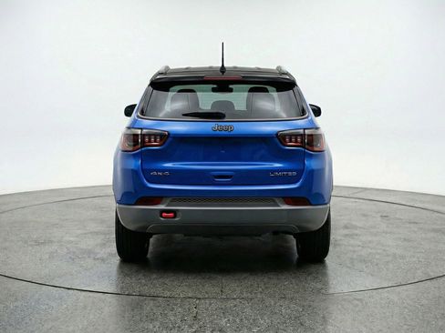 Used 2025 Jeep Compass Trailhawk image 7