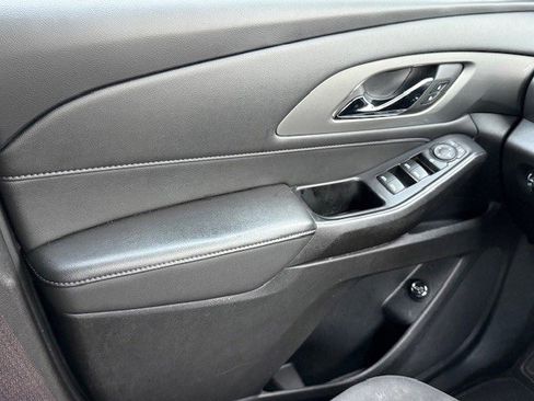 Certified 2023 Chevrolet Traverse LT image 34