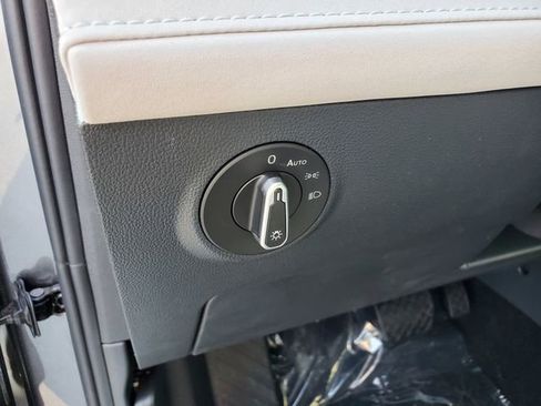 New 2025 Volkswagen Taos SE image 19