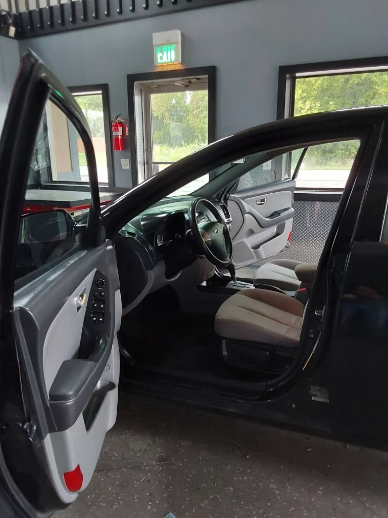 Used 2010 Hyundai Elantra GLS FWD image 16