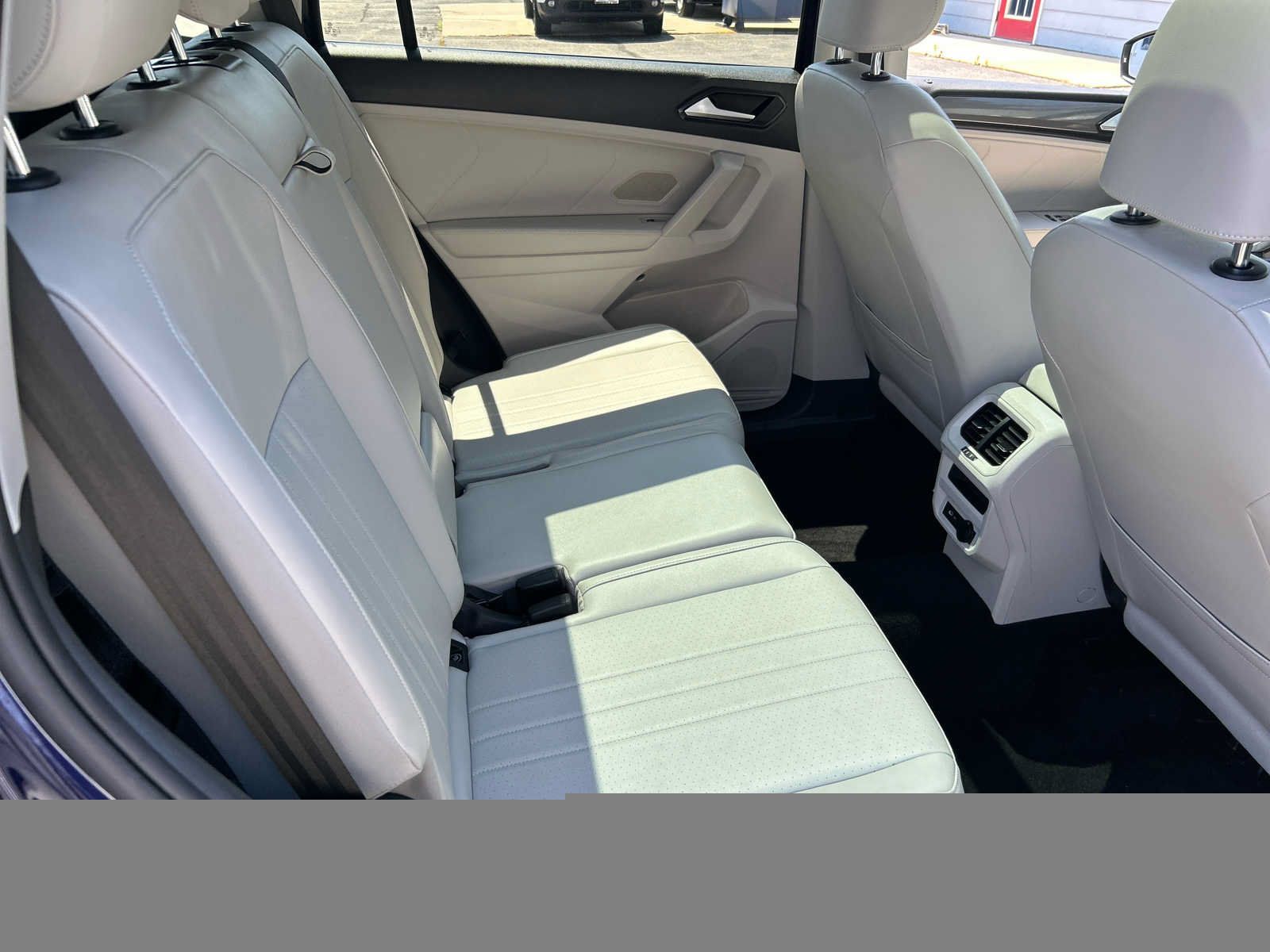 Used 2023 Volkswagen Tiguan SE w/ Panoramic Sunroof Package AWD/4WD image 25