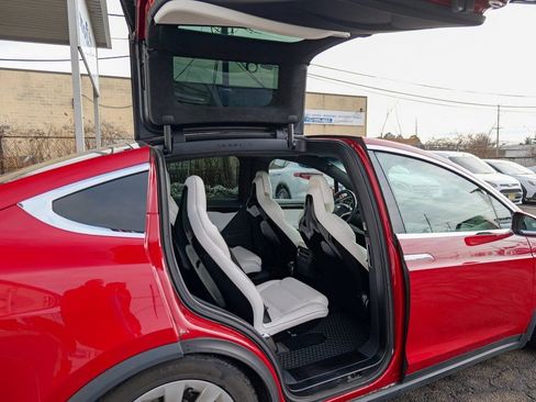 Used 2016 Tesla Model X 90D image 30