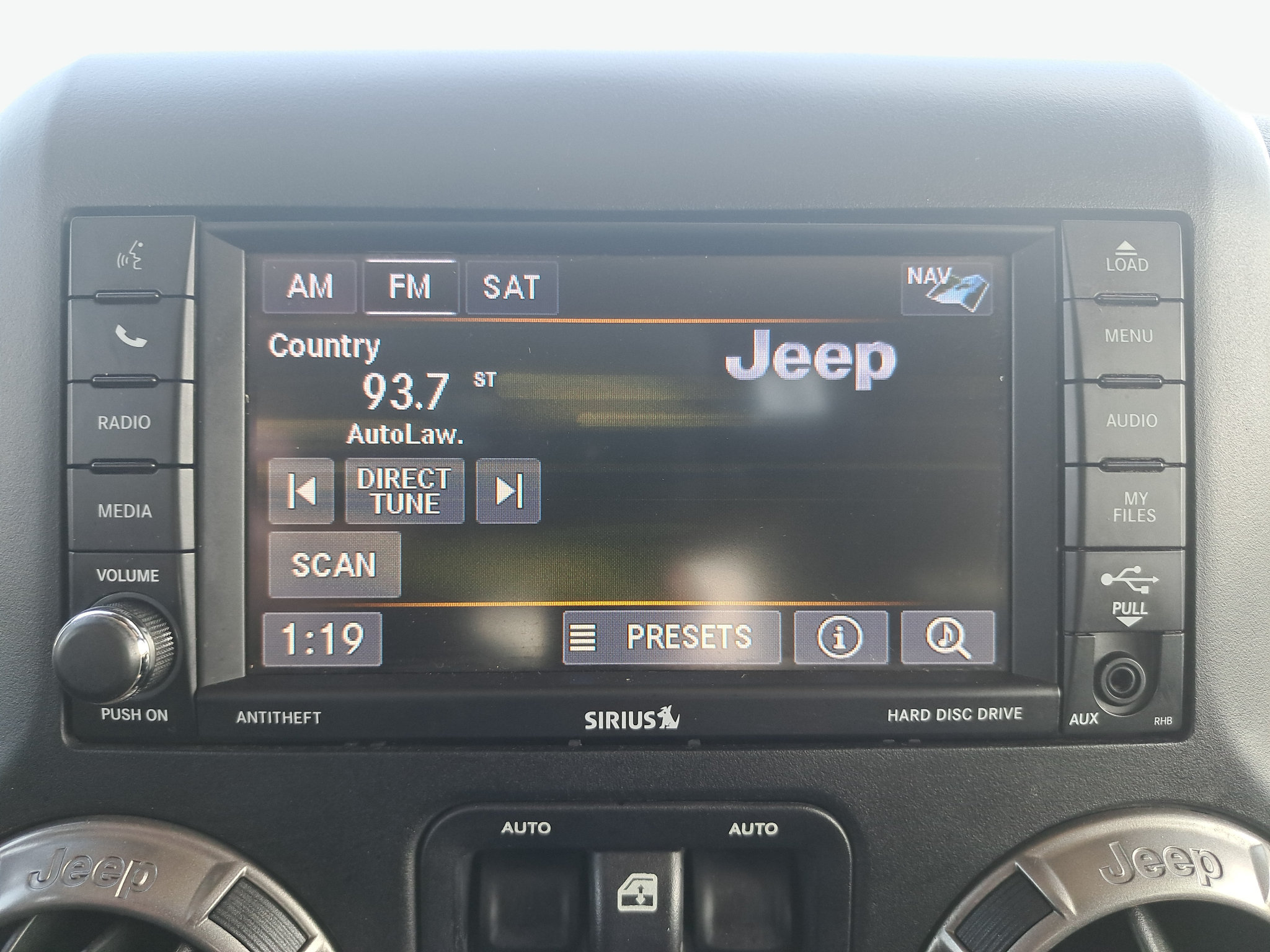 Used 2018 Jeep Wrangler Unlimited Sahara w/ Dual Top Group AWD/4WD image 22