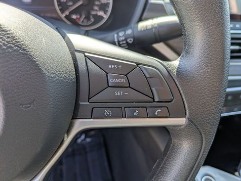 Used 2024 Nissan Altima 2.5 SV image 17