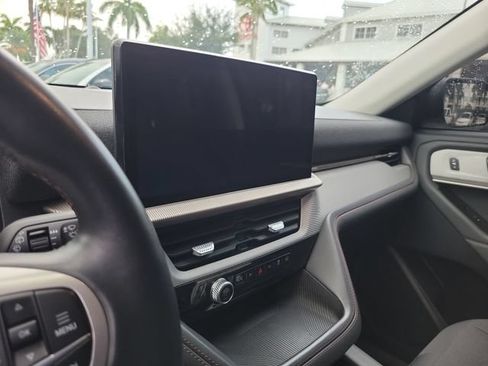 Used 2025 Ford Explorer Active RWD image 21
