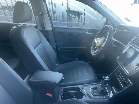 Used 2024 Volkswagen Tiguan SE FWD image 9