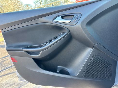 Used 2017 Ford Focus SE image 6