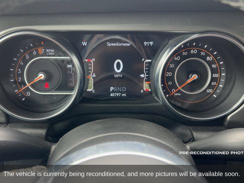 Used 2023 Jeep Gladiator Overland AWD/4WD image 16
