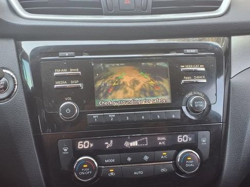 Used 2015 Nissan Rogue SV FWD image 13