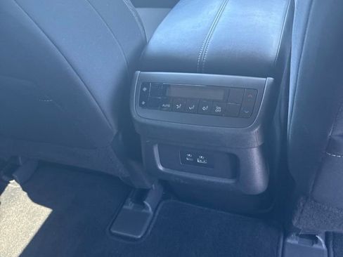 Used 2022 Nissan Pathfinder SV FWD image 8