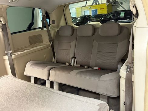 Used 2008 Chrysler Town & Country LX image 21