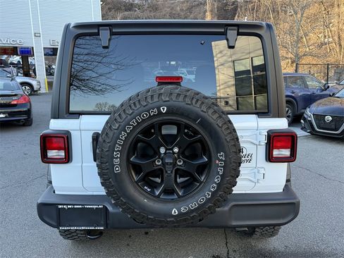 Used 2022 Jeep Wrangler Willys image 5