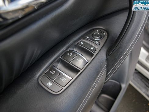 Used 2015 INFINITI QX80 Luxe w/ 22" Wheel Package image 11