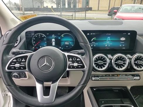 Used 2022 Mercedes-Benz GLA 250 4MATIC w/ Premium Package image 28