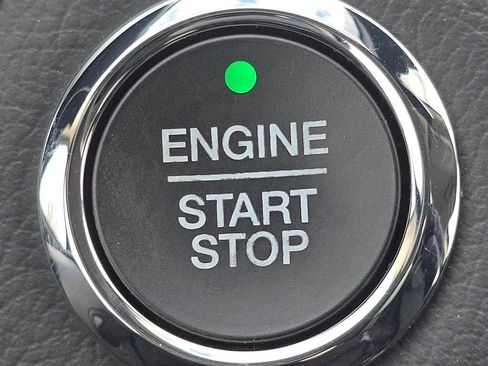 Used 2020 Ford Fusion SE image 32