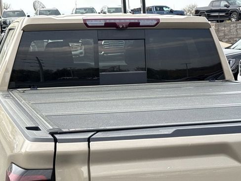 Used 2022 GMC Sierra 1500 AT4 w/ AT4 Premium Package image 6