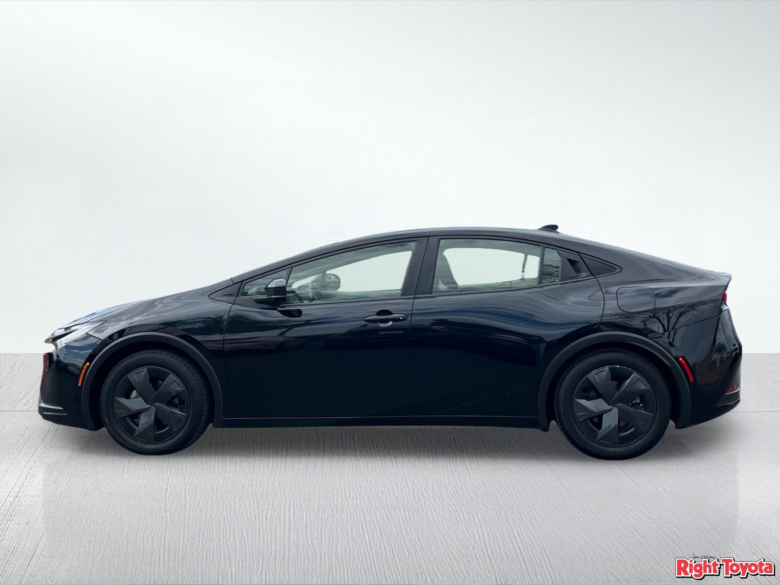 Certified 2024 Toyota Prius LE FWD image 4