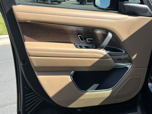 Used 2024 Land Rover Range Rover Long Wheelbase SE image 14