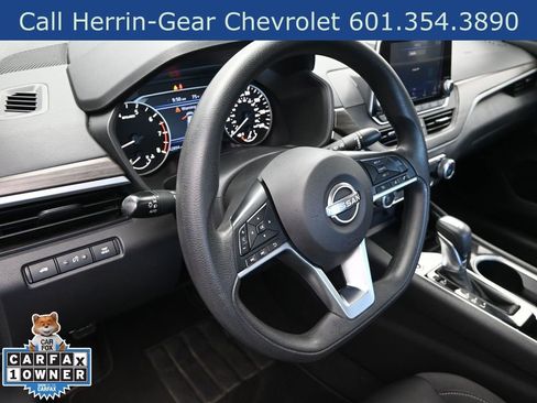 Used 2024 Nissan Altima 2.5 SV FWD image 12