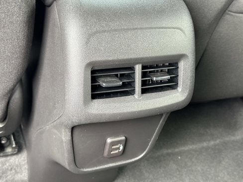 Used 2023 Chevrolet Equinox LT FWD image 26