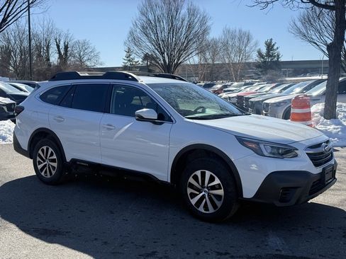 Used 2022 Subaru Outback Premium image 4