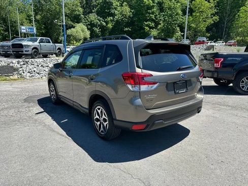 Used 2020 Subaru Forester Premium AWD/4WD image 3