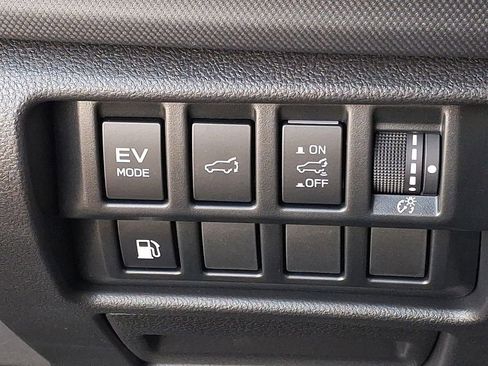 Certified 2025 Subaru Forester Premium image 28