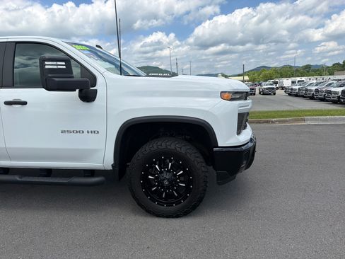 Used 2025 Chevrolet Silverado 2500 Custom w/ Custom Convenience Package AWD/4WD image 4