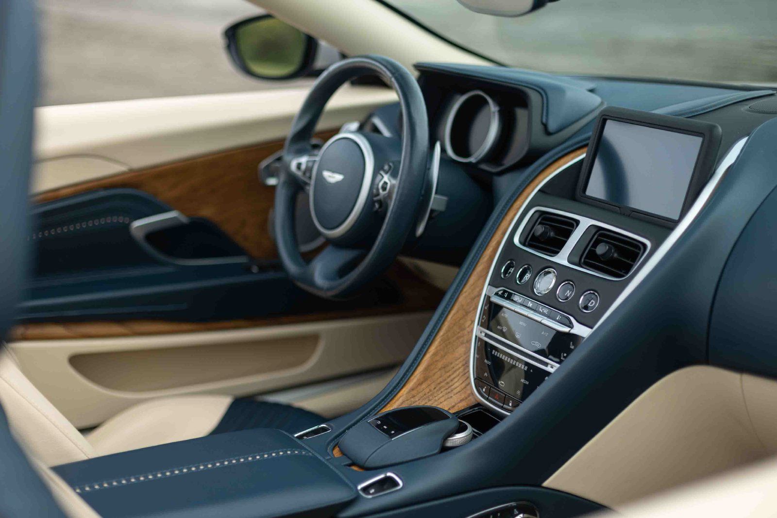 Used 2019 Aston Martin DB11 Volante RWD image 13