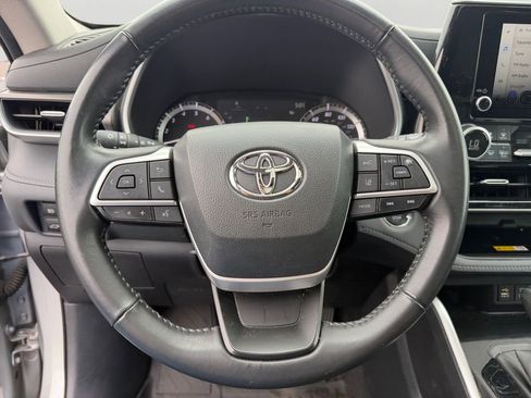 Used 2023 Toyota Highlander XLE AWD/4WD image 18