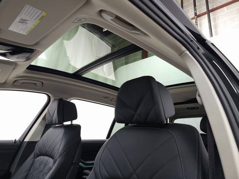 Used 2025 BMW X7 xDrive40i w/ Climate Comfort Package image 16