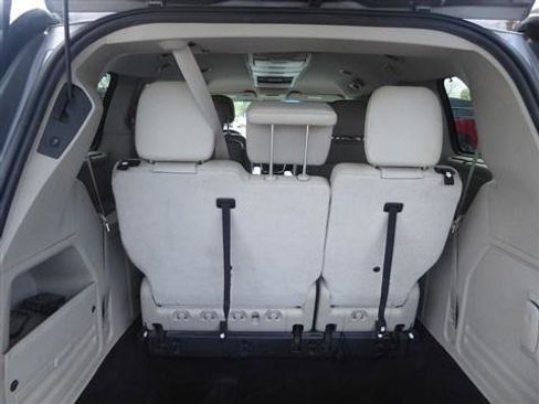 Used 2013 Chrysler Town & Country Touring w/ Trailer Tow Group image 20