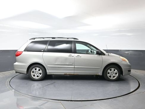 Used 2008 Toyota Sienna FWD image 2
