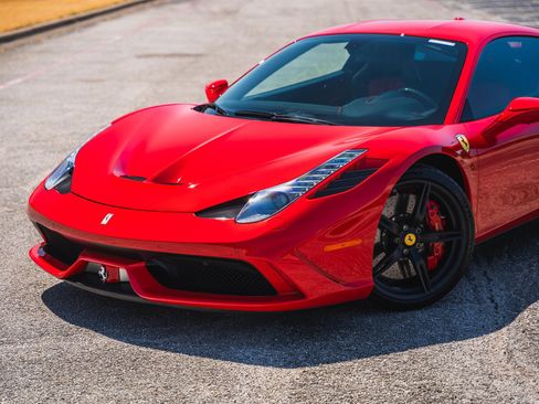 Used 2015 Ferrari 458 Speciale Coupe RWD image 19
