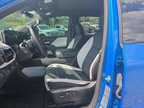Used 2025 Chevrolet Silverado EV RST AWD/4WD image 11