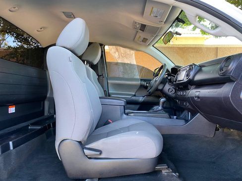 Used 2017 Toyota Tacoma 2WD Access Cab image 27