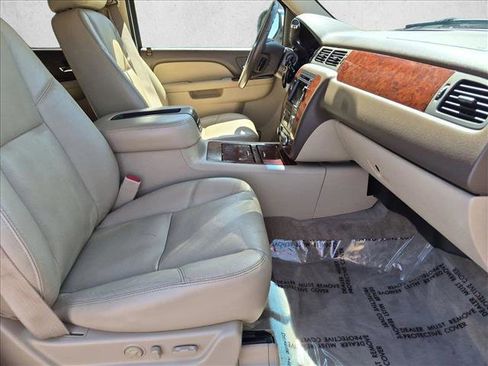 Used 2011 Chevrolet Suburban LTZ AWD/4WD image 23