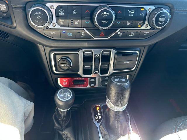 Used 2024 Jeep Wrangler Unlimited Rubicon 4xe w/ Technology Group AWD/4WD image 18