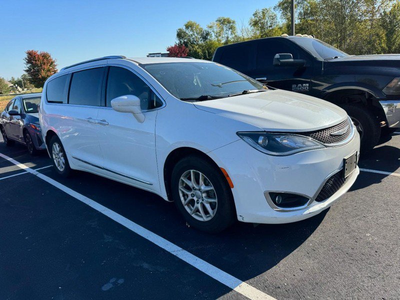 Used 2020 Chrysler Pacifica Touring-L FWD image 5