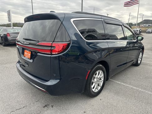 Used 2022 Chrysler Pacifica Touring-L image 7