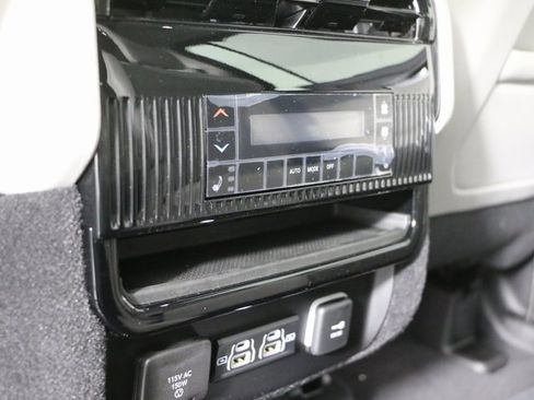 New 2024 Jeep Wagoneer L Series III w/ Premium Group I image 12