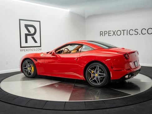 Used 2015 Ferrari California T image 8