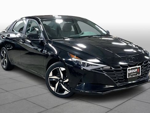 Used 2023 Hyundai Elantra SEL w/ Convenience Package image 2