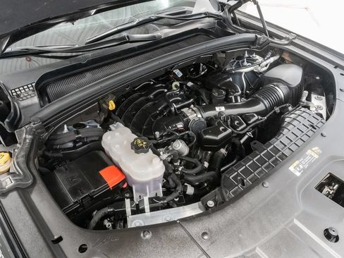 Used 2025 Jeep Grand Cherokee Laredo X w/ Luxury Tech Group I AWD/4WD image 4