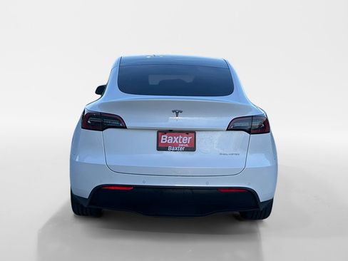 Used 2022 Tesla Model Y Long Range image 4